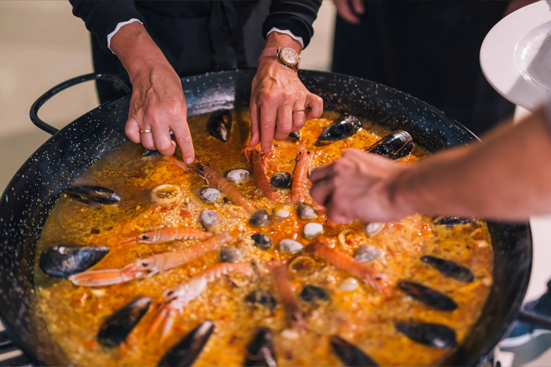 Private Tour: Barcelona Old Town Markets, Vermouth & Paella Cooking Class